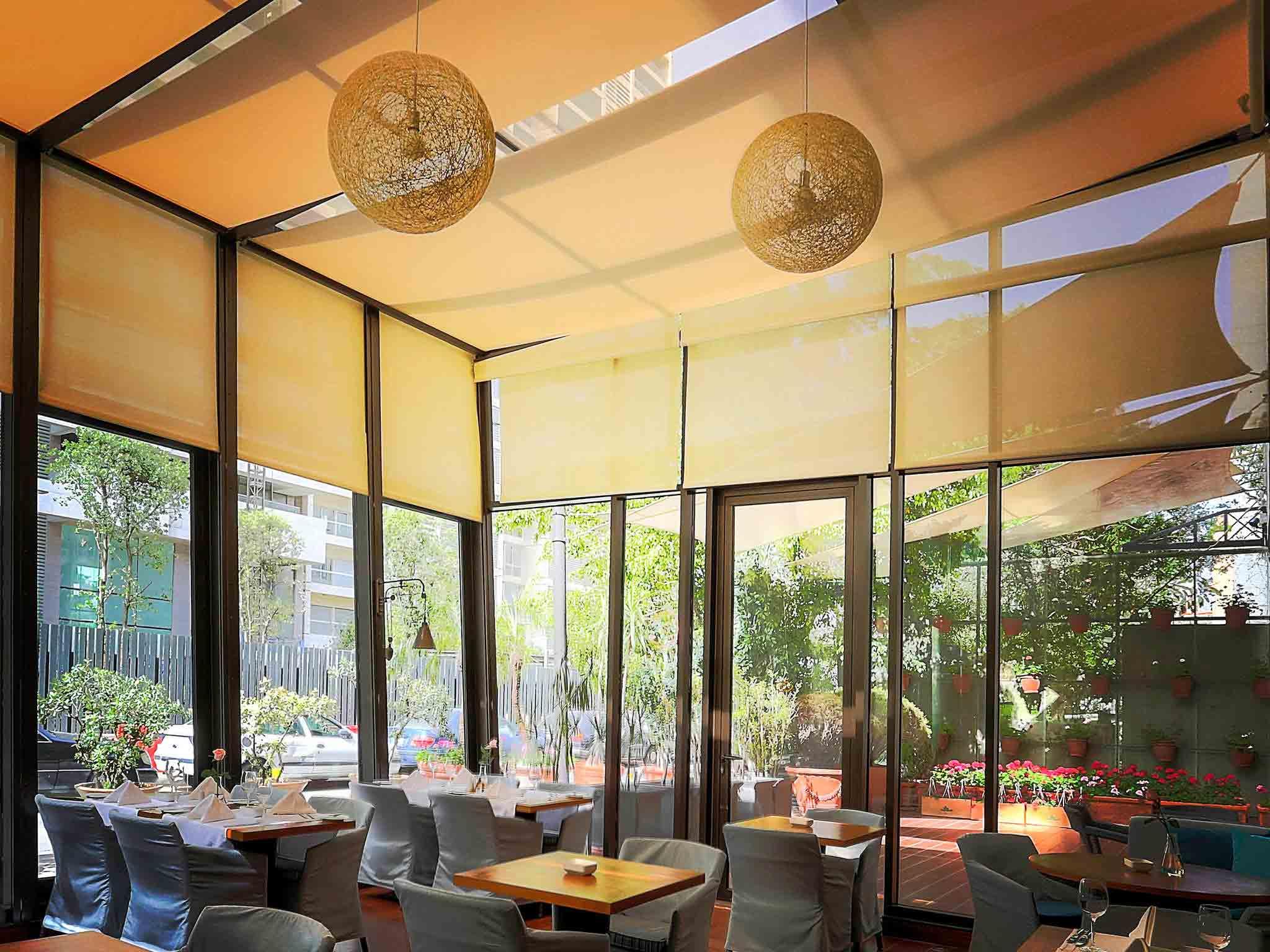 Sofitel Beirut Le Gabriel Hotel Exterior foto